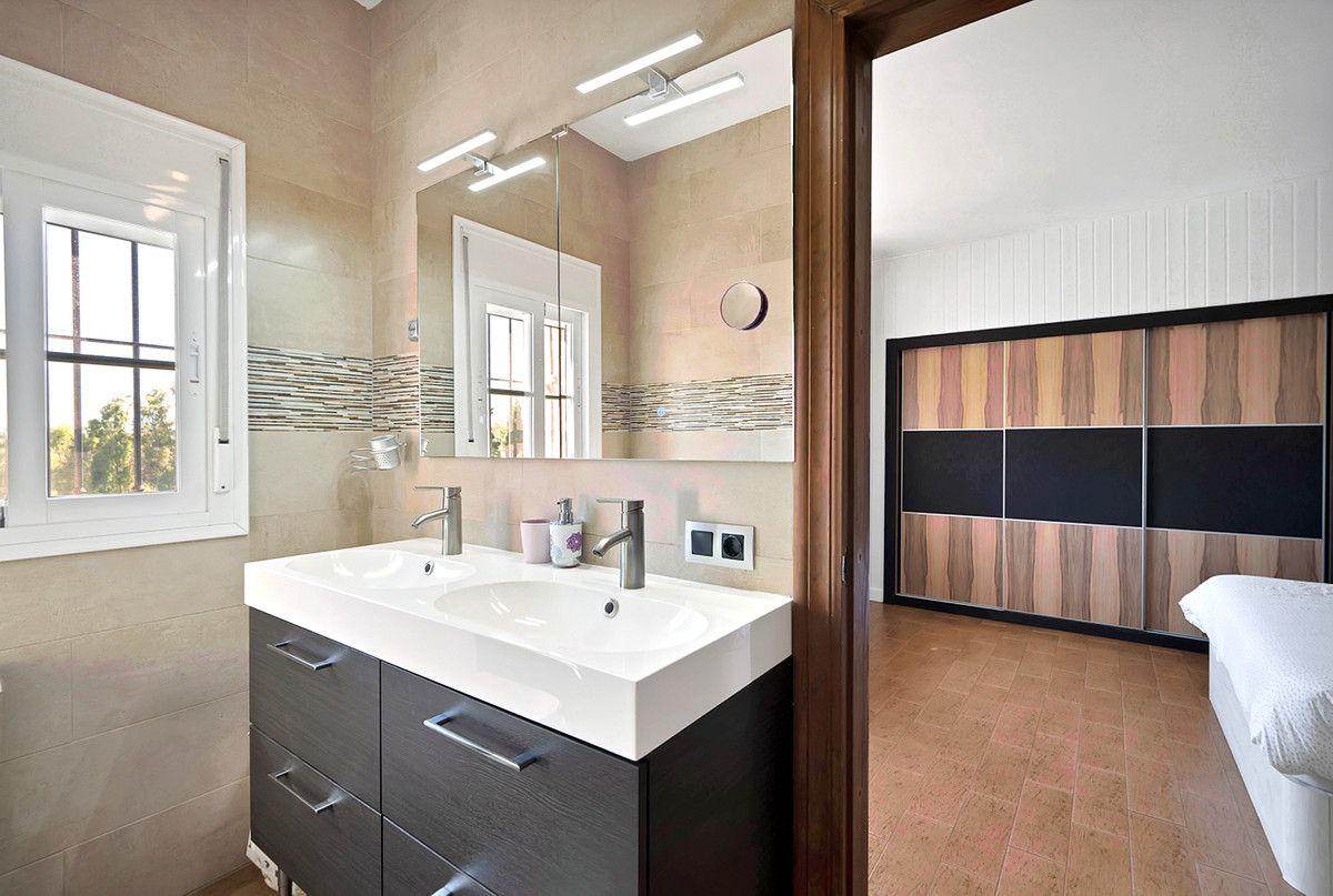 Se vende Villa - Chalet de 7 dormitorios en Costa Del Sol, Málaga, España