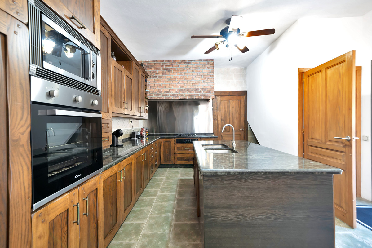Se vende Villa - Chalet de 7 dormitorios en Costa Del Sol, Málaga, España