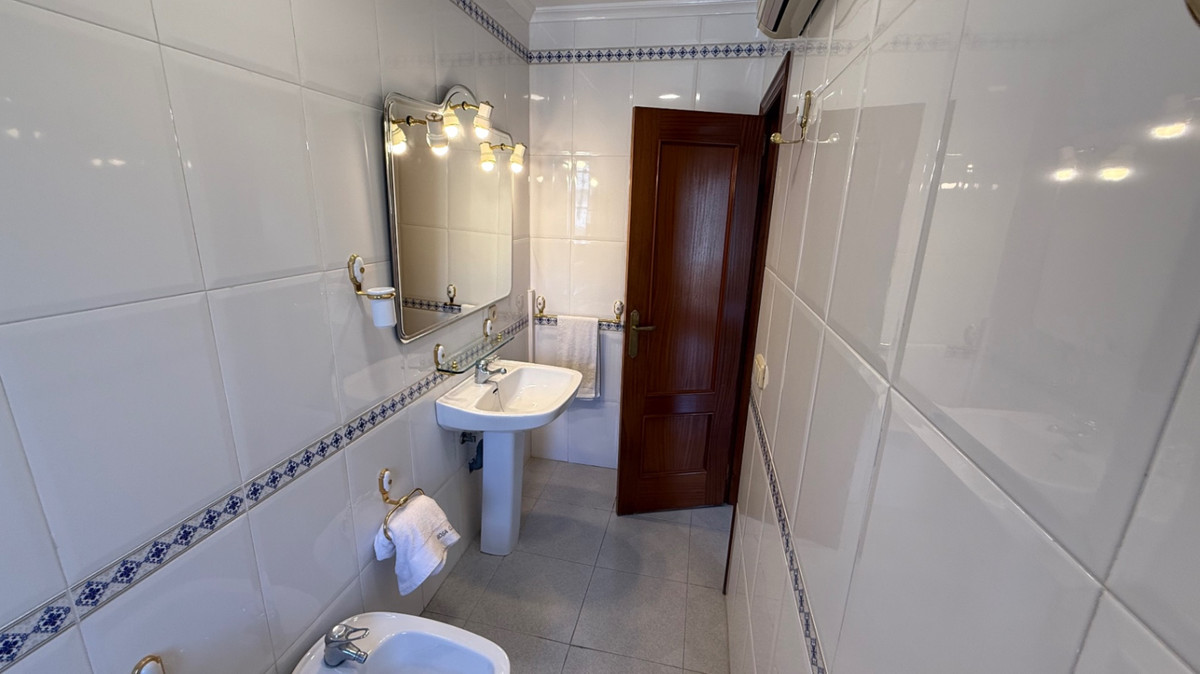 Se vende Villa - Chalet de 4 dormitorios en Costa Blanca, Alicante, España