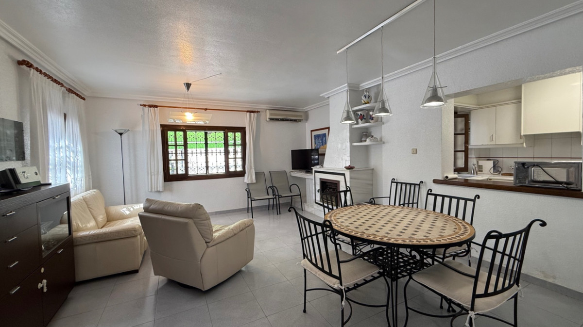 Se vende Villa - Chalet de 4 dormitorios en Costa Blanca, Alicante, España