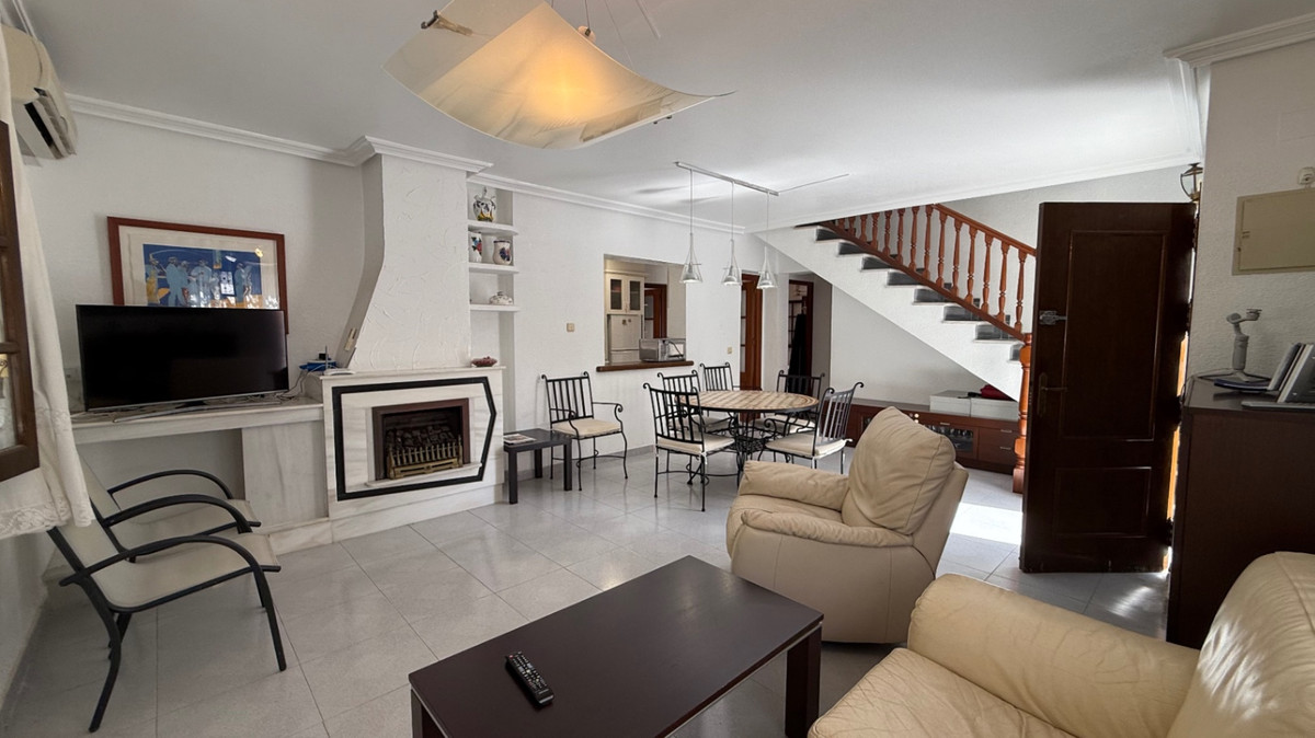 Se vende Villa - Chalet de 4 dormitorios en Costa Blanca, Alicante, España
