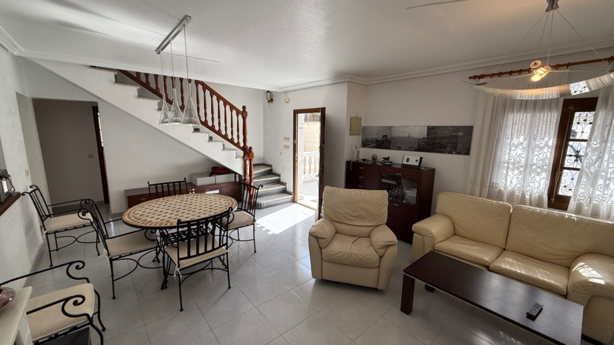 Se vende Villa - Chalet de 4 dormitorios en Costa Blanca, Alicante, España