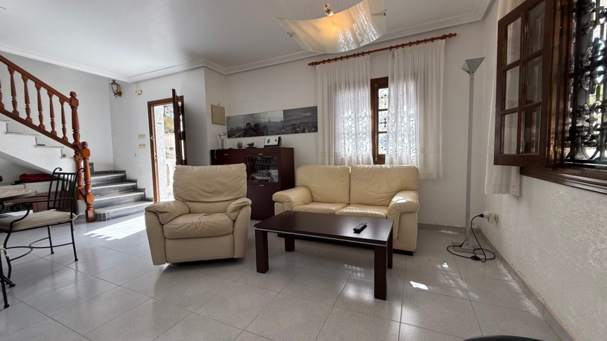 Se vende Villa - Chalet de 4 dormitorios en Costa Blanca, Alicante, España