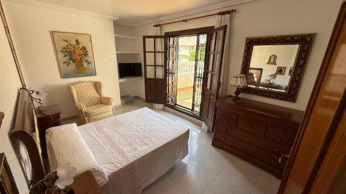 Se vende Villa - Chalet de 4 dormitorios en Costa Blanca, Alicante, España
