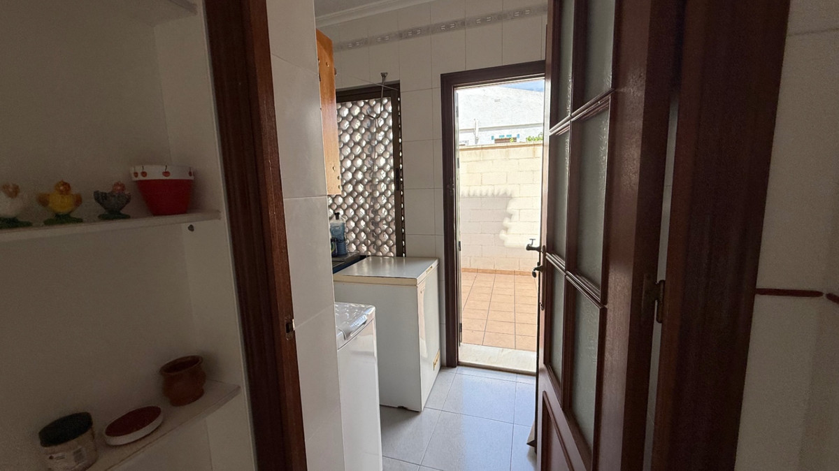 Se vende Villa - Chalet de 4 dormitorios en Costa Blanca, Alicante, España