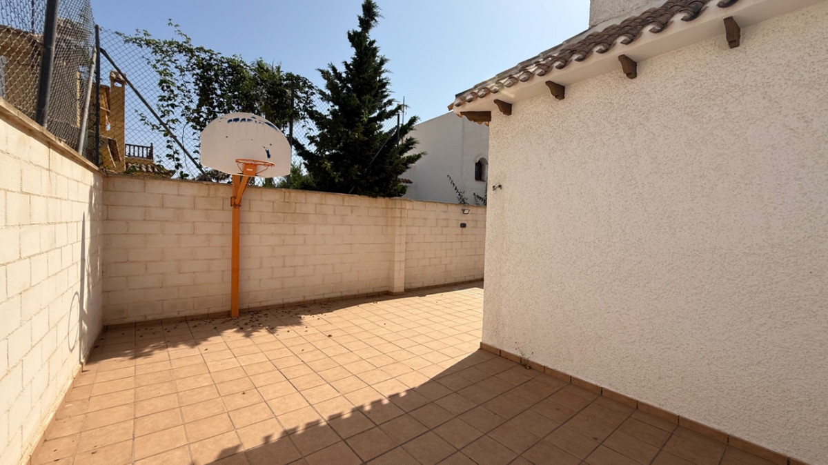 Se vende Villa - Chalet de 4 dormitorios en Costa Blanca, Alicante, España