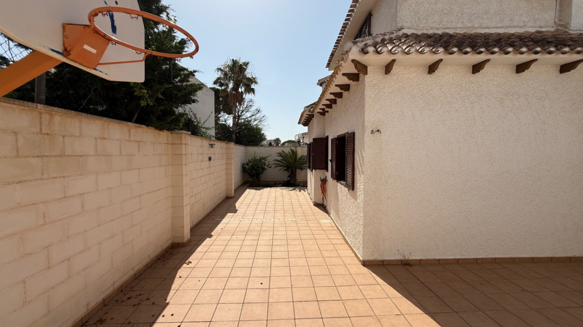 Se vende Villa - Chalet de 4 dormitorios en Costa Blanca, Alicante, España