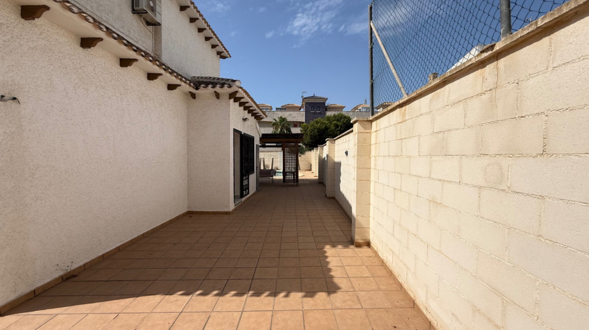 Se vende Villa - Chalet de 4 dormitorios en Costa Blanca, Alicante, España