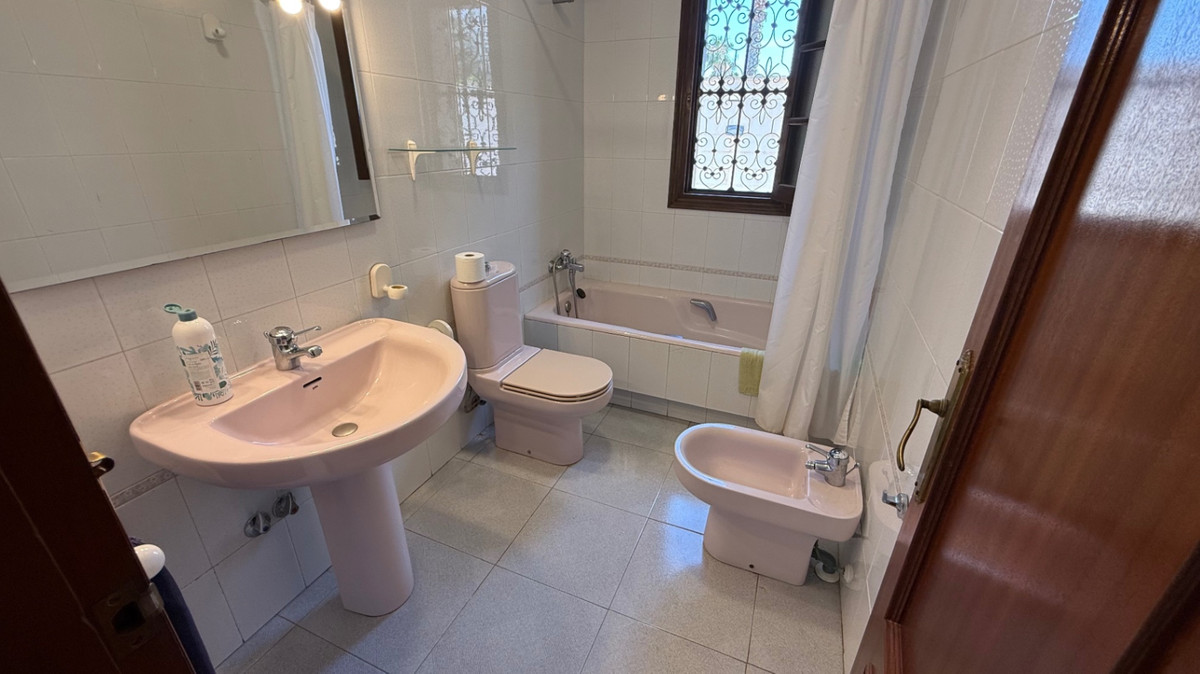 Se vende Villa - Chalet de 4 dormitorios en Costa Blanca, Alicante, España