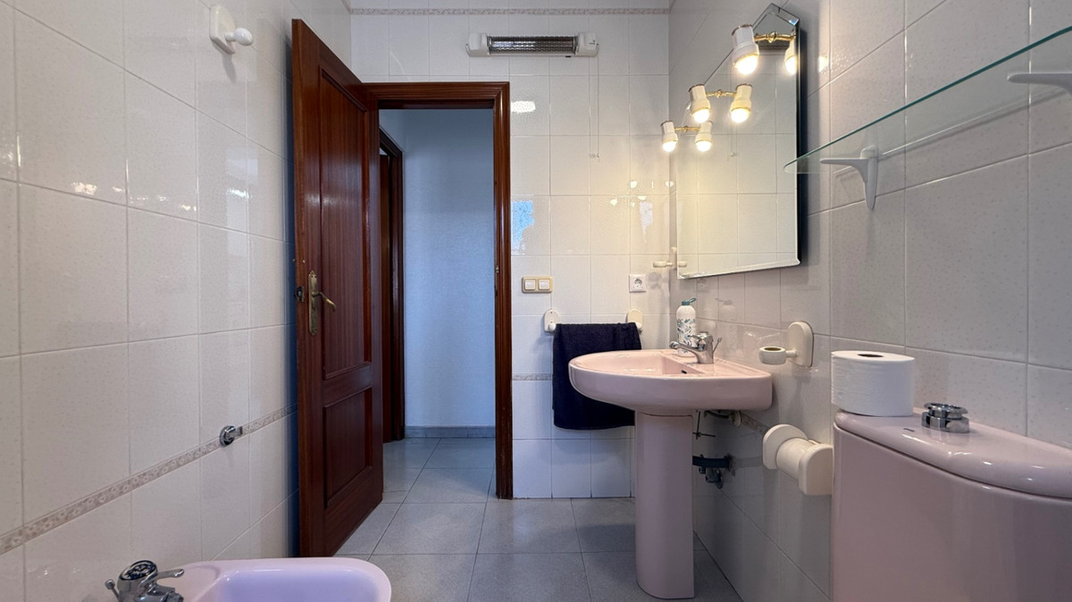 Se vende Villa - Chalet de 4 dormitorios en Costa Blanca, Alicante, España