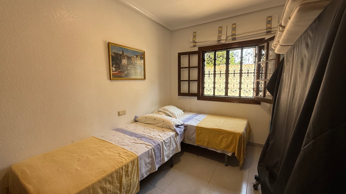 Se vende Villa - Chalet de 4 dormitorios en Costa Blanca, Alicante, España