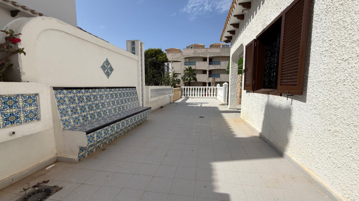 Se vende Villa - Chalet de 4 dormitorios en Costa Blanca, Alicante, España