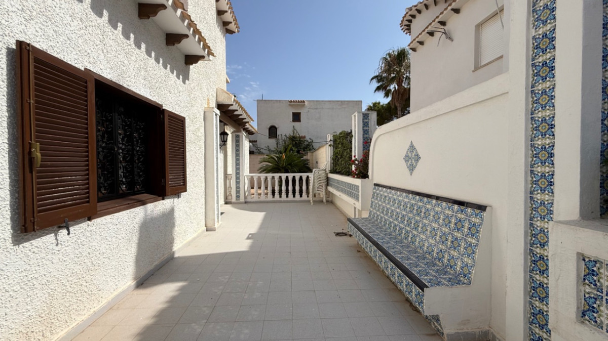 Se vende Villa - Chalet de 4 dormitorios en Costa Blanca, Alicante, España