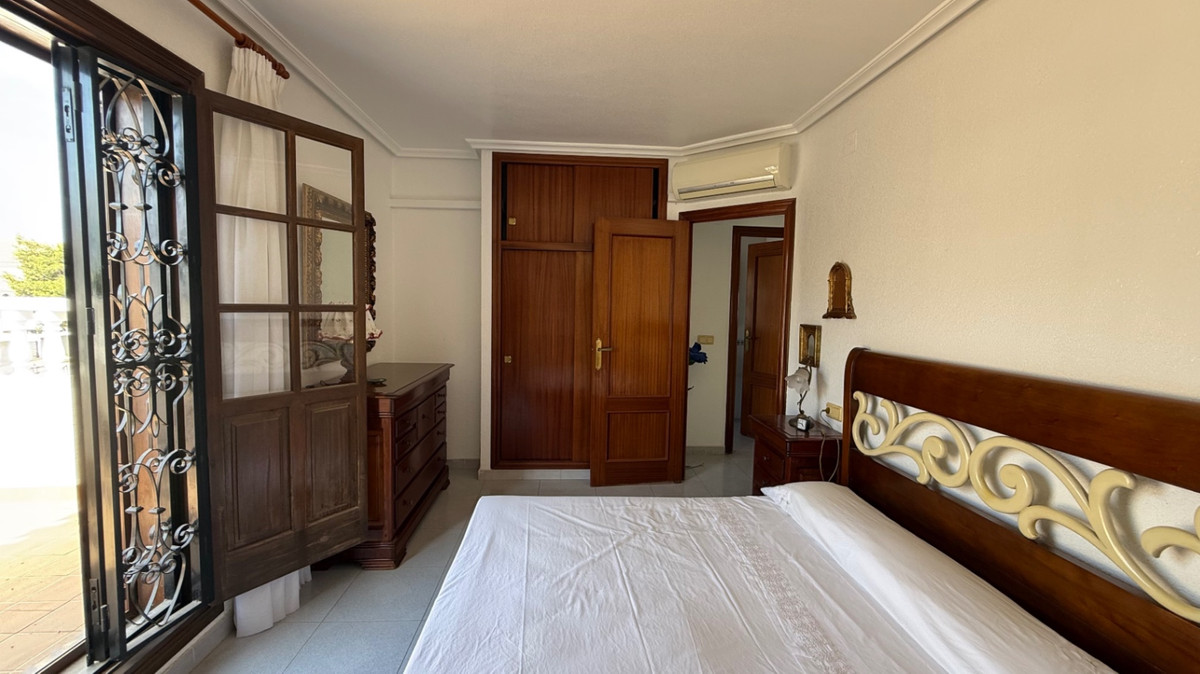 Se vende Villa - Chalet de 4 dormitorios en Costa Blanca, Alicante, España