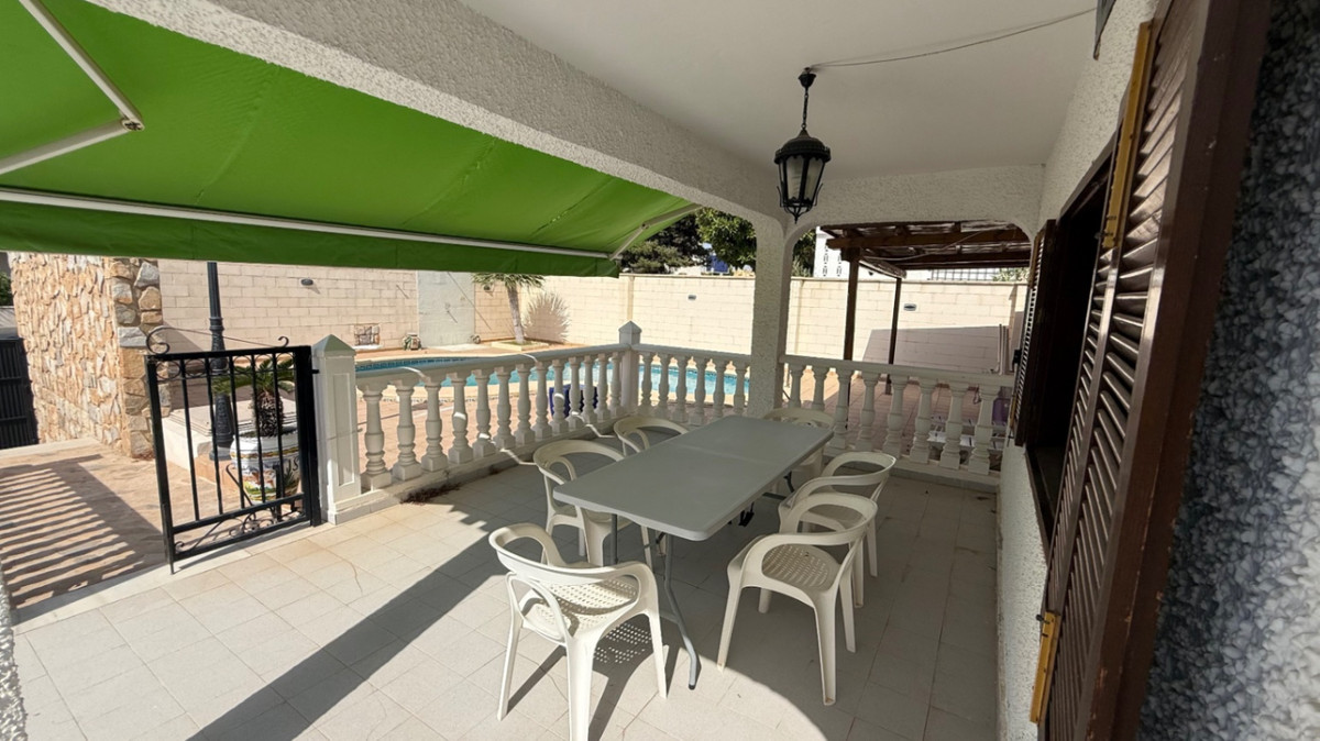 Se vende Villa - Chalet de 4 dormitorios en Costa Blanca, Alicante, España