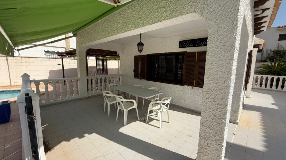 Se vende Villa - Chalet de 4 dormitorios en Costa Blanca, Alicante, España