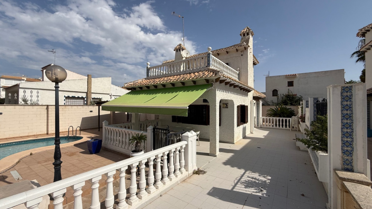 Se vende Villa - Chalet de 4 dormitorios en Costa Blanca, Alicante, España