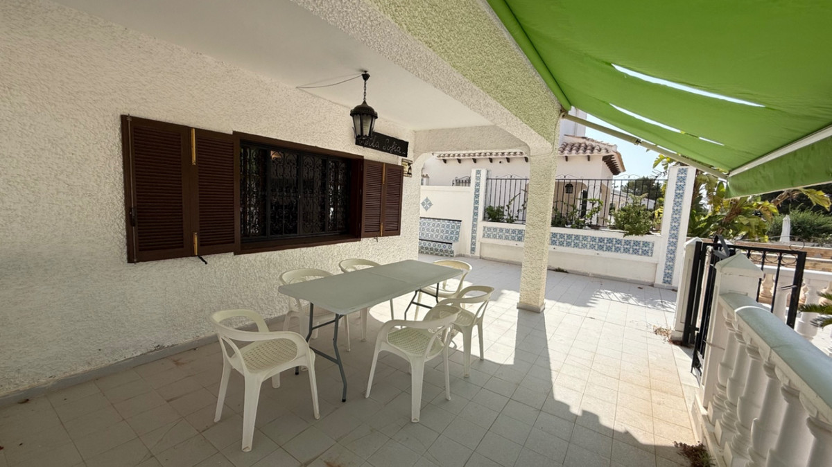 Se vende Villa - Chalet de 4 dormitorios en Costa Blanca, Alicante, España