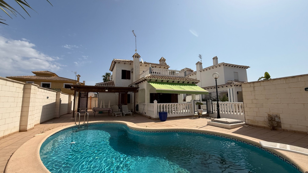 Se vende Villa - Chalet de 4 dormitorios en Costa Blanca, Alicante, España