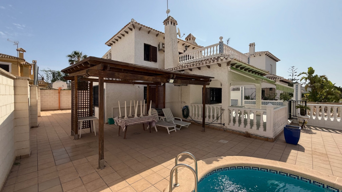 Se vende Villa - Chalet de 4 dormitorios en Costa Blanca, Alicante, España