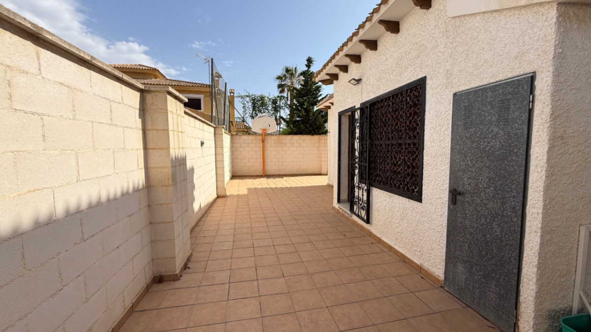 Se vende Villa - Chalet de 4 dormitorios en Costa Blanca, Alicante, España
