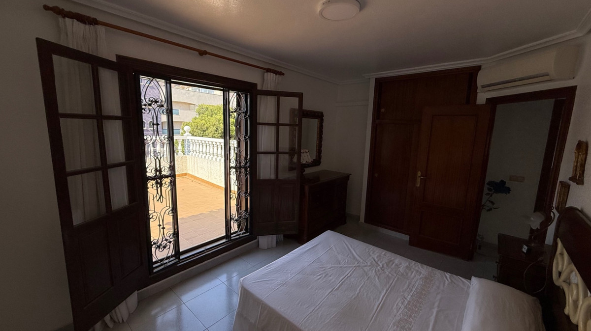 Se vende Villa - Chalet de 4 dormitorios en Costa Blanca, Alicante, España