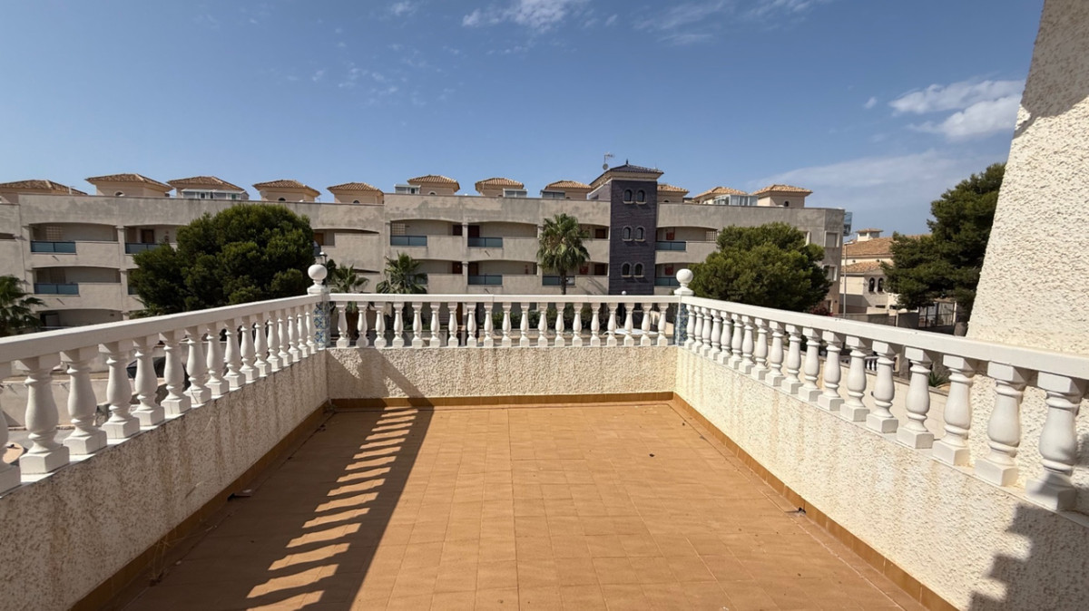 Se vende Villa - Chalet de 4 dormitorios en Costa Blanca, Alicante, España