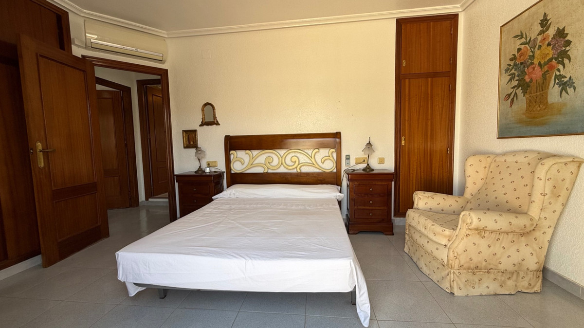 Se vende Villa - Chalet de 4 dormitorios en Costa Blanca, Alicante, España
