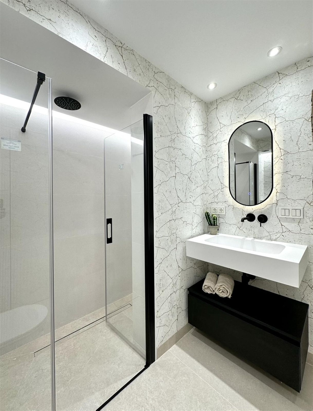 Se vende Apartamento Planta Media de 2 dormitorios en Costa Del Sol, Málaga, España