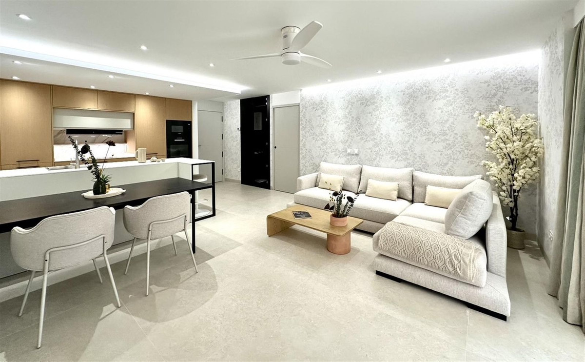 Se vende Apartamento Planta Media de 2 dormitorios en Costa Del Sol, Málaga, España