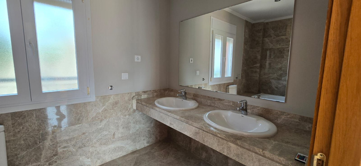 5 Bed Townhouse for sale in Marbella Costa Del Sol, Málaga, Spain