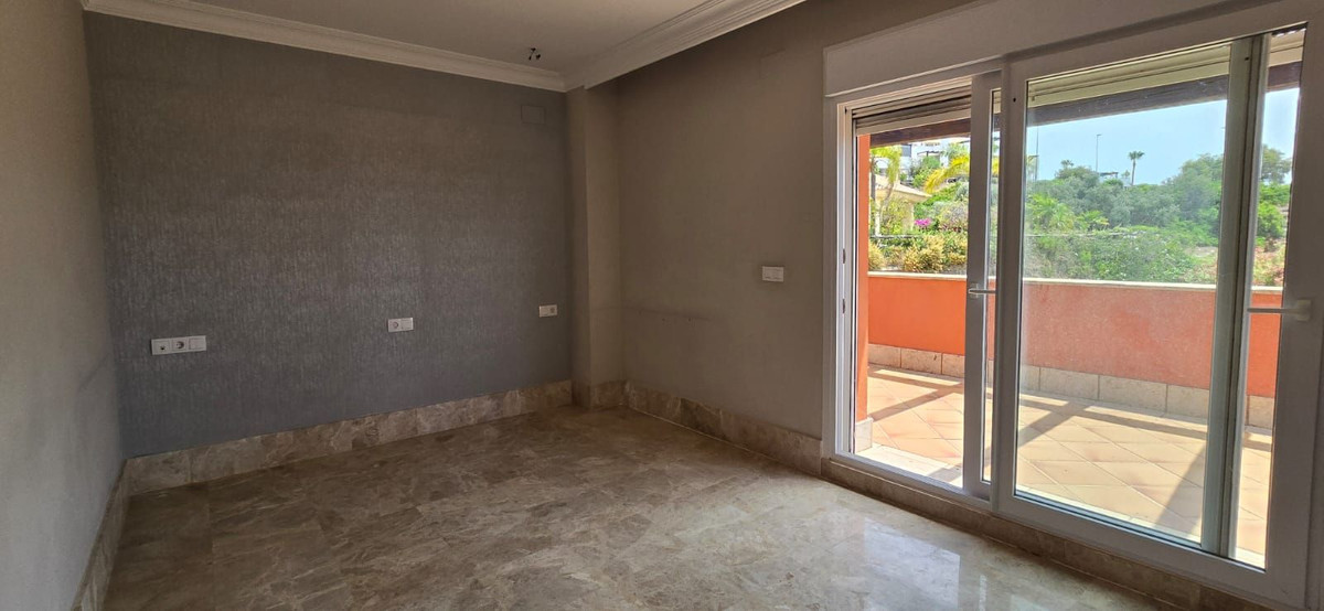 5 Bed Townhouse for sale in Marbella Costa Del Sol, Málaga, Spain