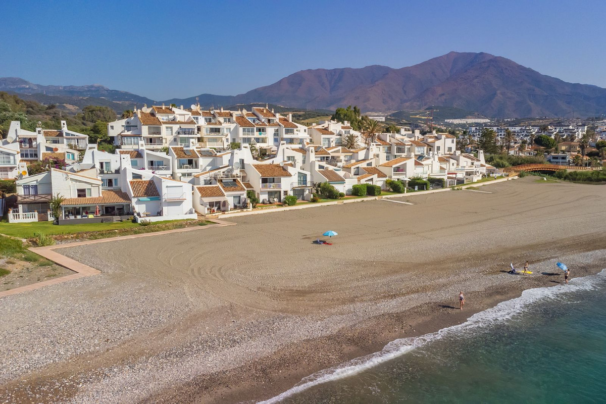 2 Bed Apartment for sale in Estepona Costa Del Sol, Málaga, Spain
