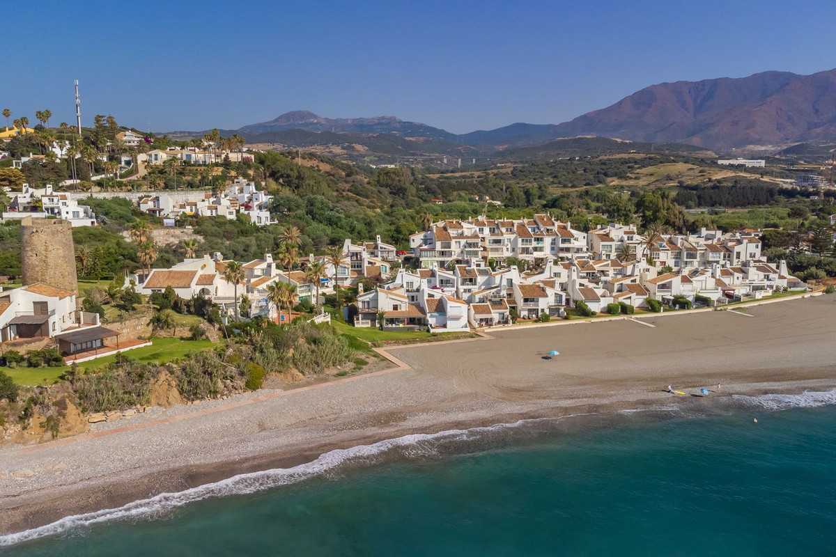 2 Bed Apartment for sale in Estepona Costa Del Sol, Málaga, Spain