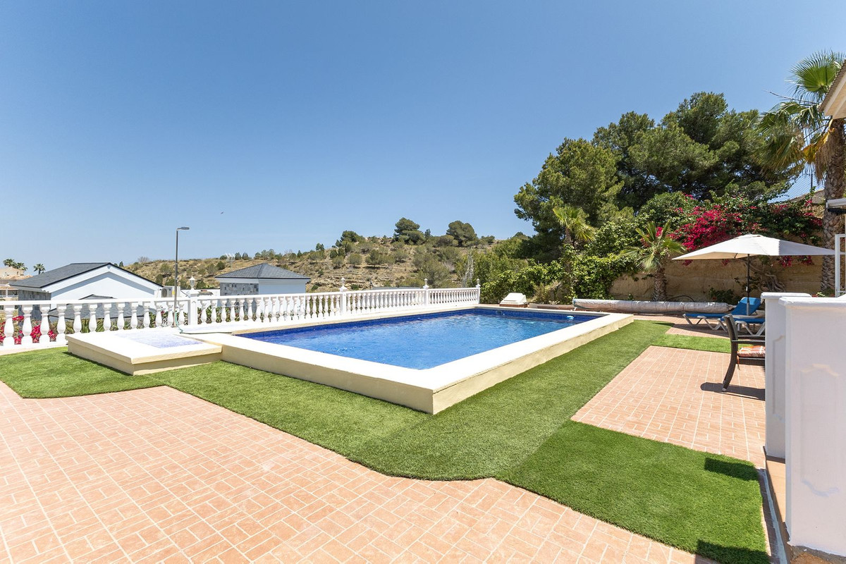Se vende Villa - Chalet de 5 dormitorios en Costa Blanca, Alicante, España