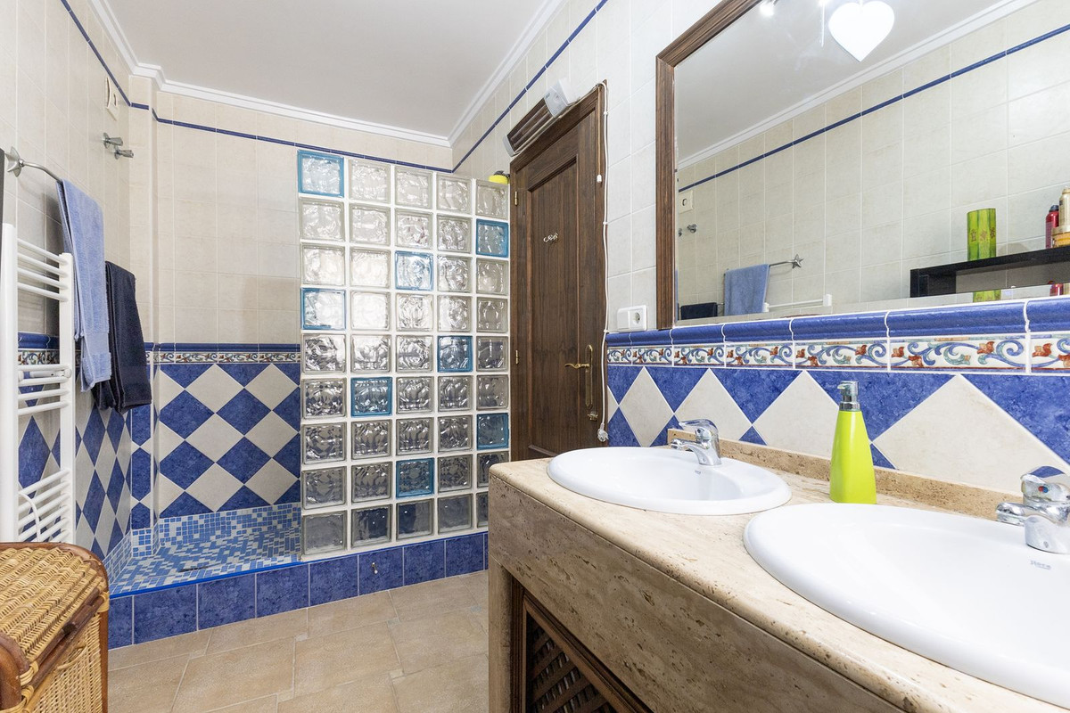 Se vende Villa - Chalet de 5 dormitorios en Costa Blanca, Alicante, España
