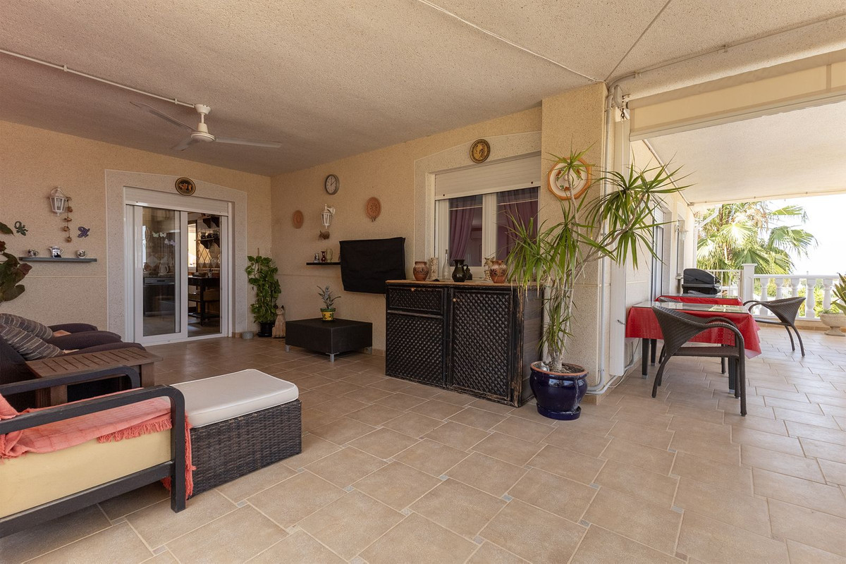 Se vende Villa - Chalet de 5 dormitorios en Costa Blanca, Alicante, España