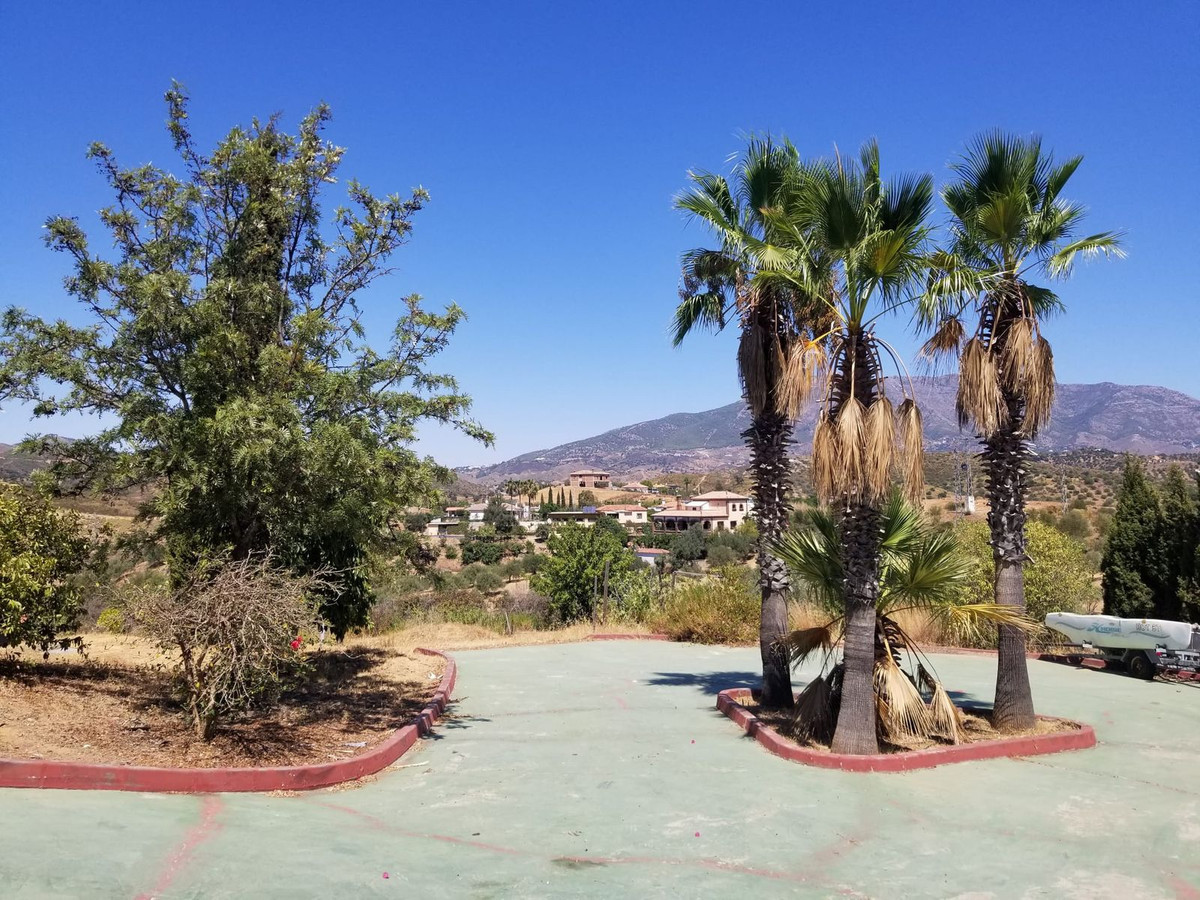 4 Bed Townhouse for sale in Entrerrios Málaga, Málaga, Spain