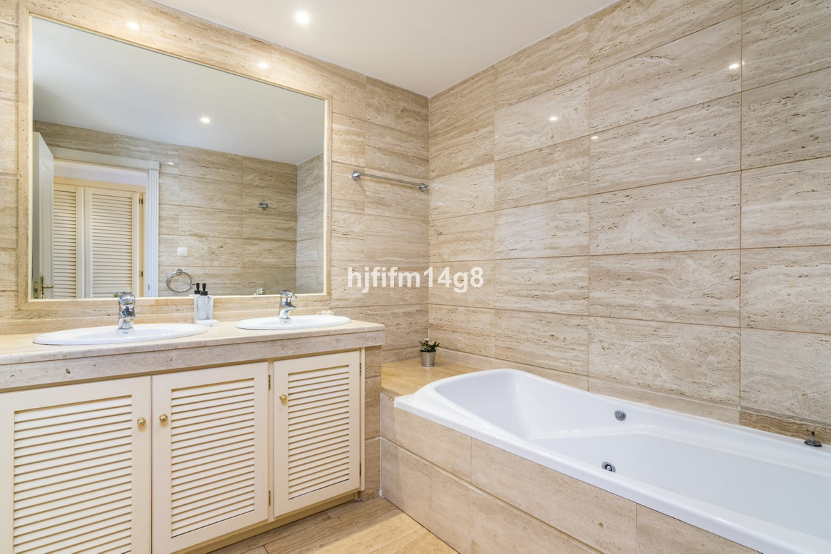 2 Bed Apartment for sale in Nueva Andalucía Costa Del Sol, Málaga, Spain