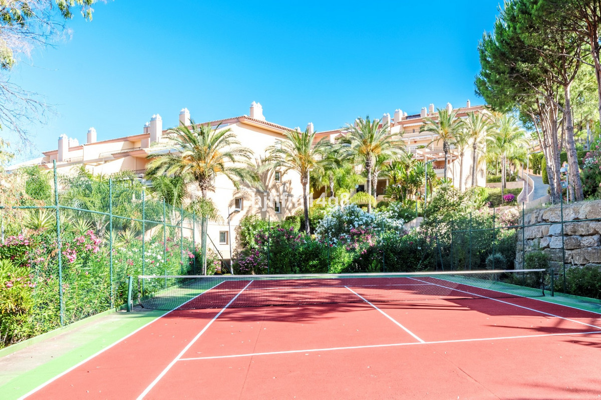 2 Bed Apartment for sale in Nueva Andalucía Costa Del Sol, Málaga, Spain