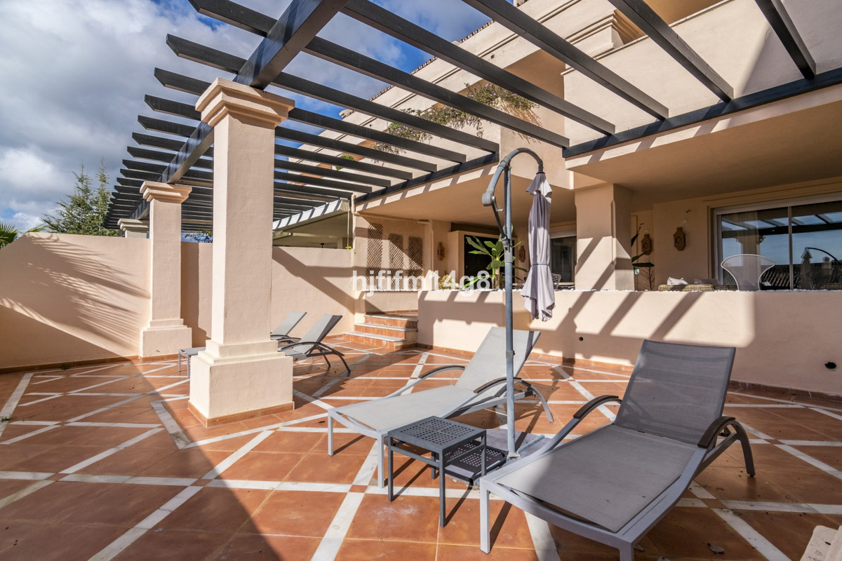 2 Bed Apartment for sale in Nueva Andalucía Costa Del Sol, Málaga, Spain