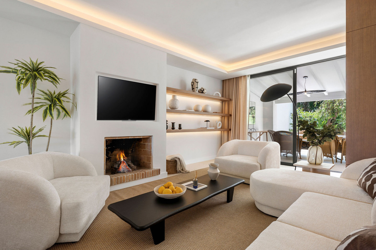 4 Bed Townhouse for sale in Nueva Andalucía Costa Del Sol, Málaga, Spain