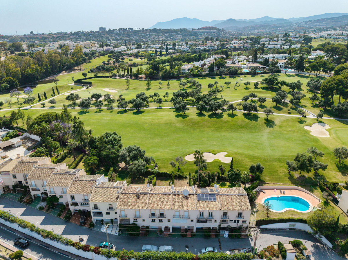4 Bed Townhouse for sale in Nueva Andalucía Costa Del Sol, Málaga, Spain
