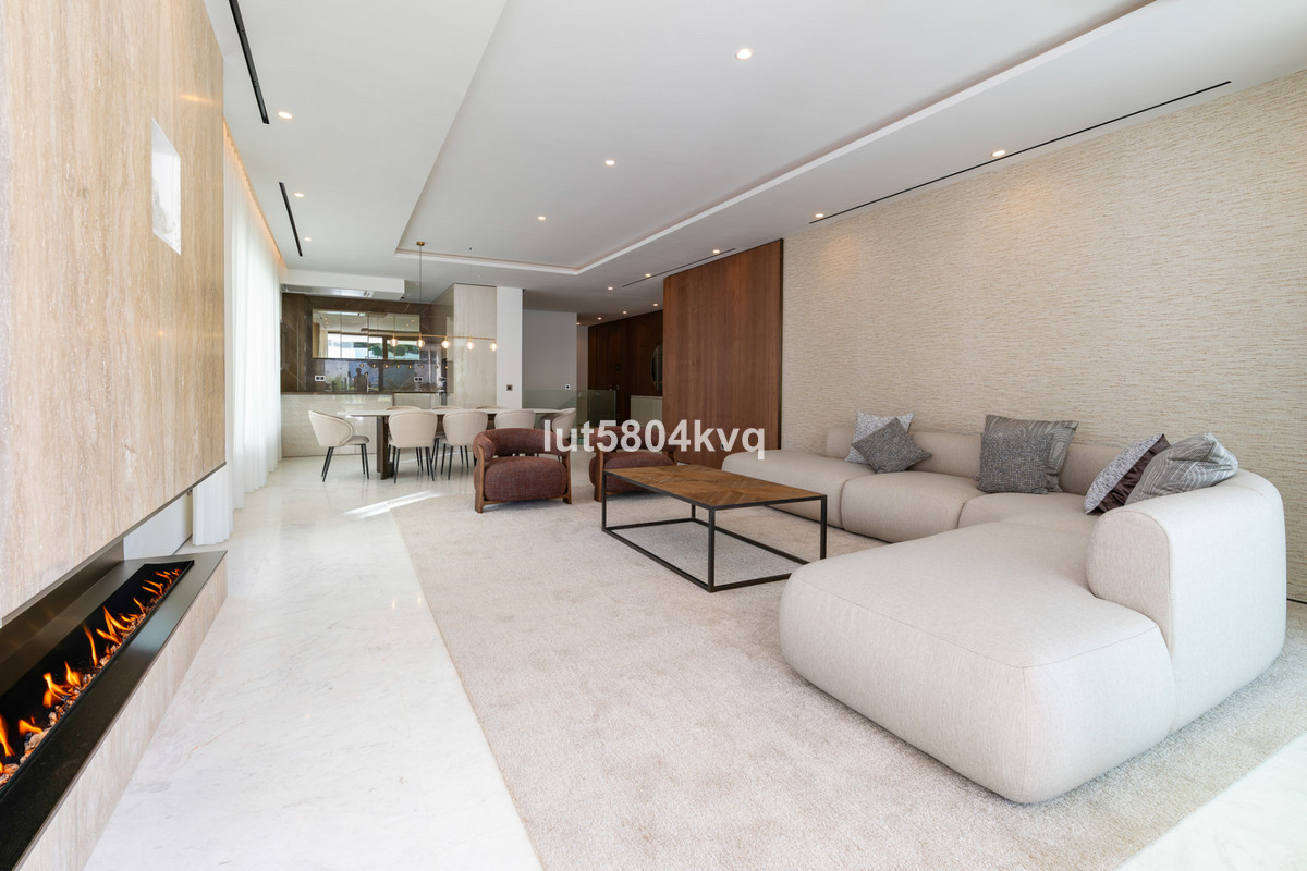 4 Bed Apartment for sale in The Golden Mile Costa Del Sol, Málaga, Spain