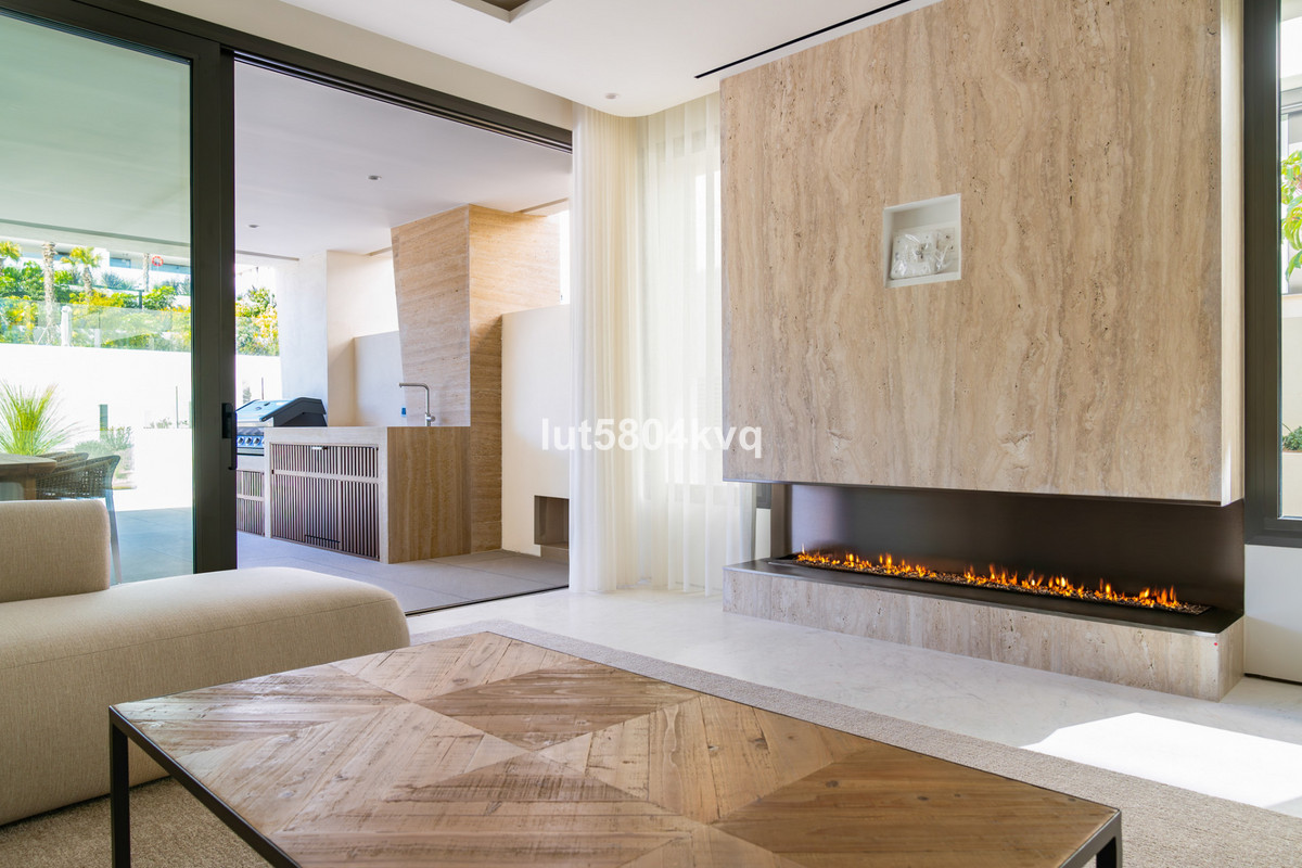 4 Bed Apartment for sale in The Golden Mile Costa Del Sol, Málaga, Spain