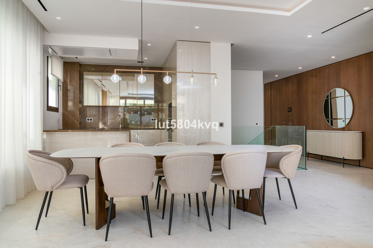 4 Bed Apartment for sale in The Golden Mile Costa Del Sol, Málaga, Spain