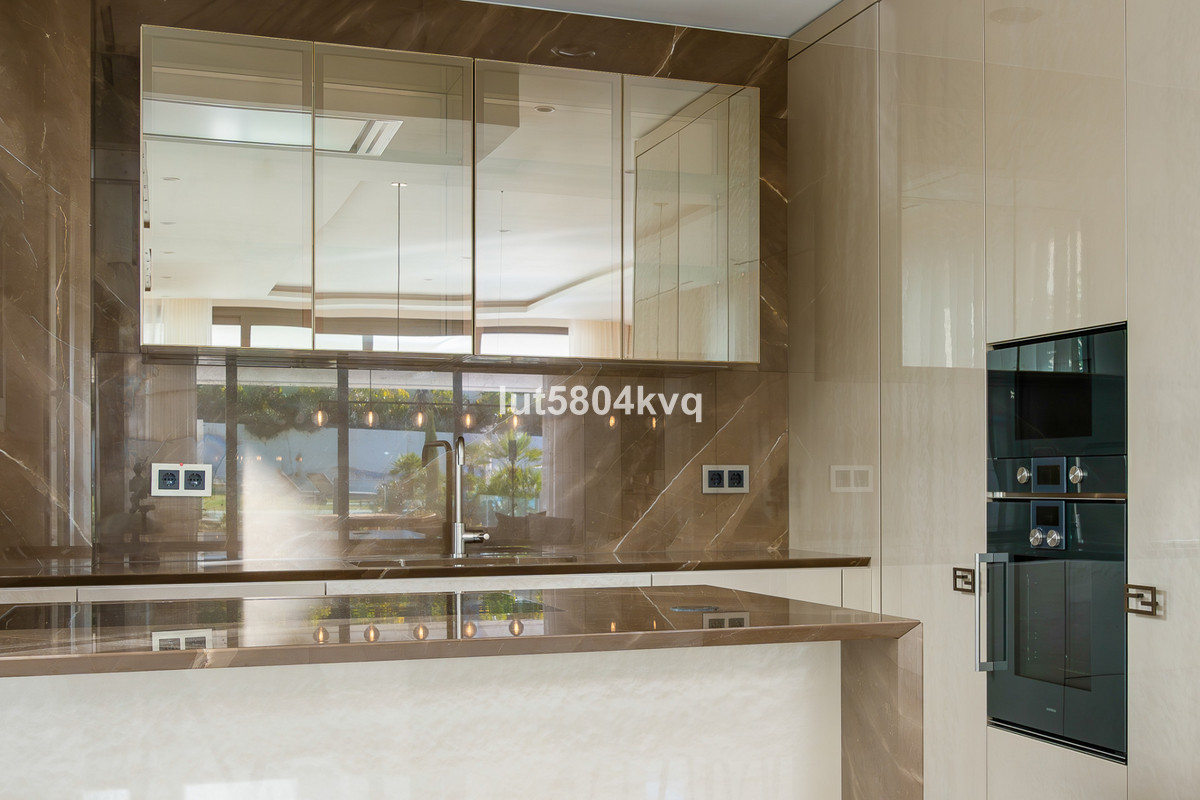 4 Bed Apartment for sale in The Golden Mile Costa Del Sol, Málaga, Spain