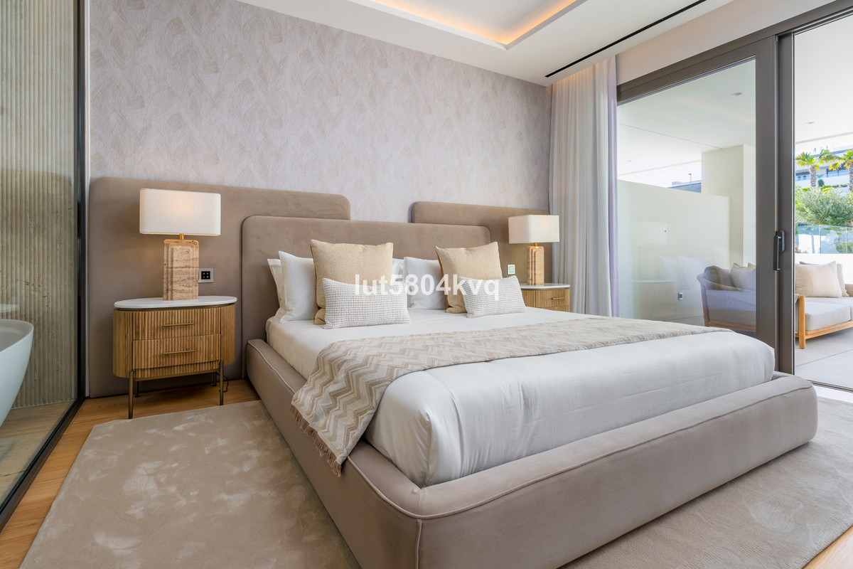 4 Bed Apartment for sale in The Golden Mile Costa Del Sol, Málaga, Spain