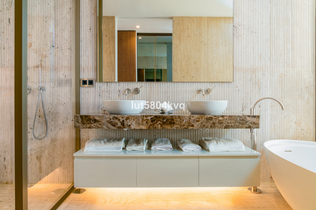 4 Bed Apartment for sale in The Golden Mile Costa Del Sol, Málaga, Spain