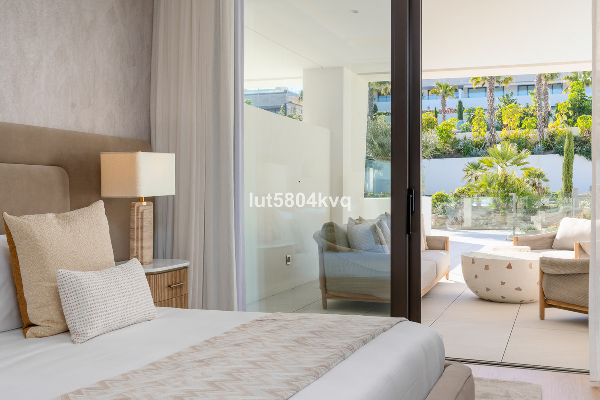 4 Bed Apartment for sale in The Golden Mile Costa Del Sol, Málaga, Spain